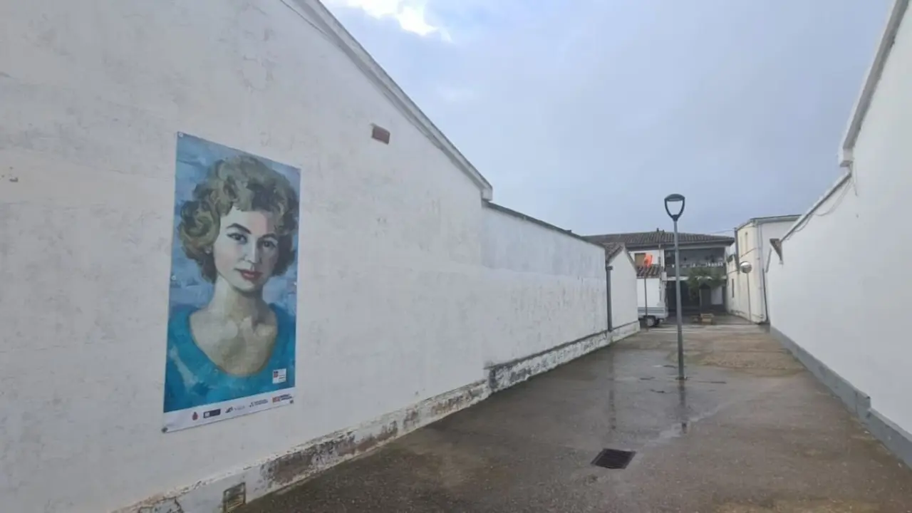 Una de las obras de la exposici&oacute;n al aire libre de Pilar Burges en Fay&oacute;n.