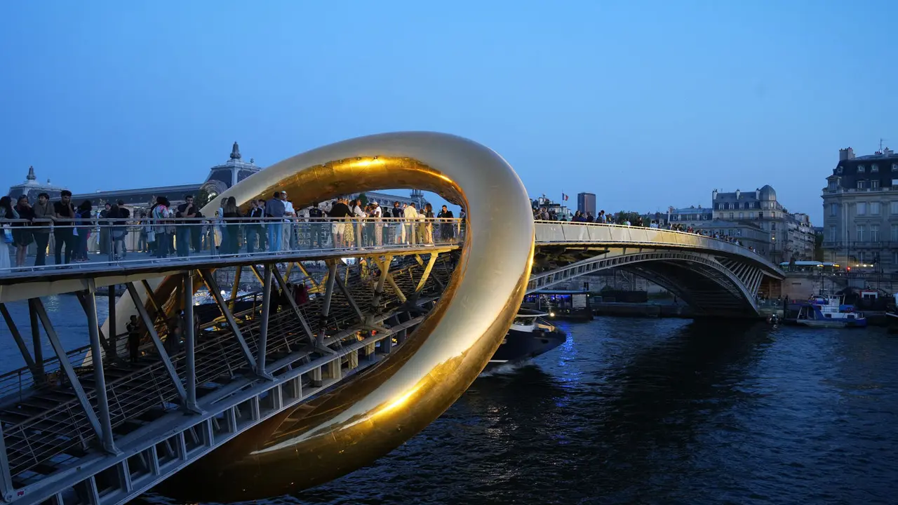 Ring de Luxe en Paris / Plastique Fantastique