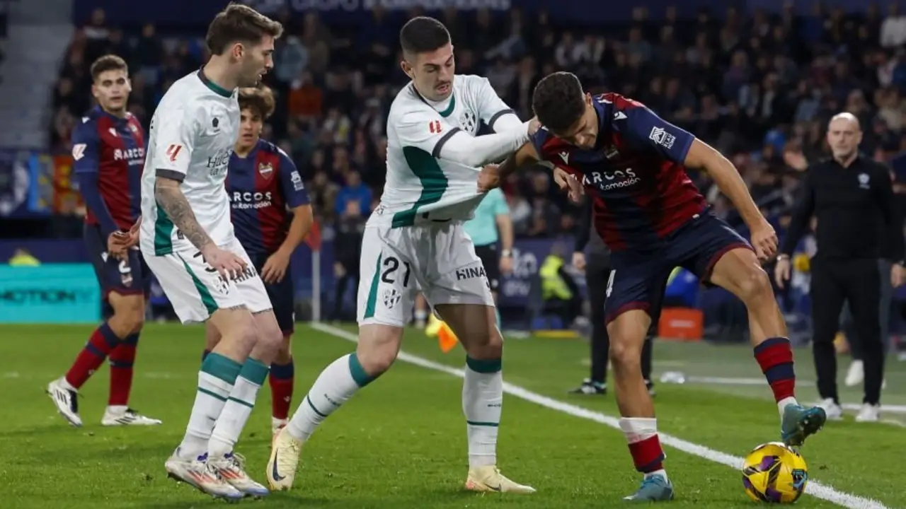 Imagen del partido entre Levante y SD Huesca en la ida / LaLiga