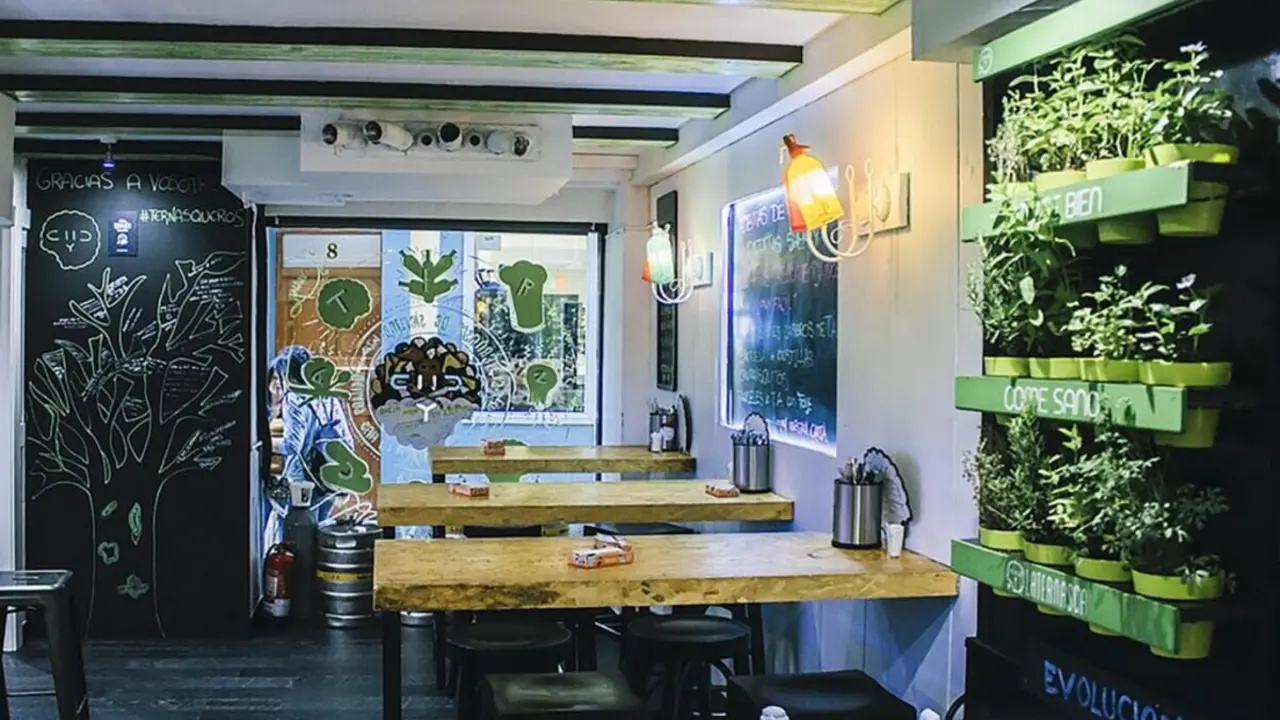 Ternasco de Arag&oacute;n en miniatura: el bar del Tubo con las mejores tapas de ternasco