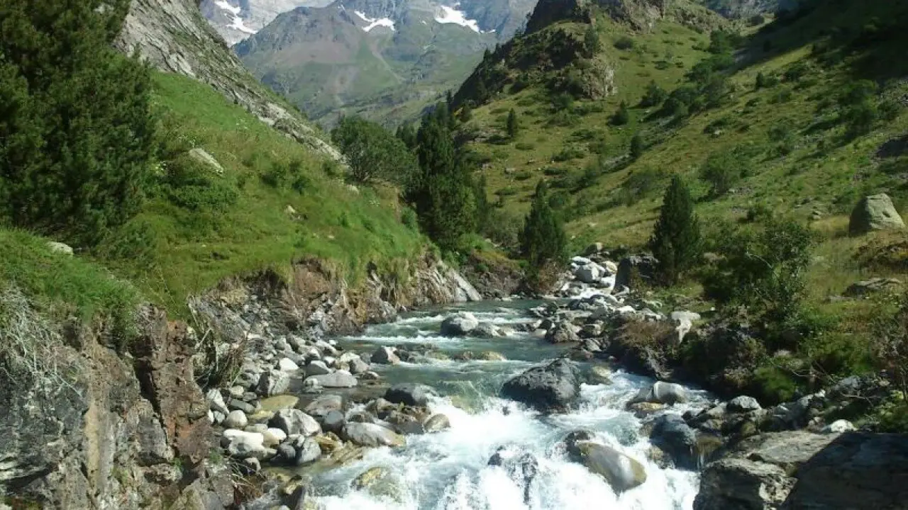 En Ordiso, R&iacute;o Ara bajando de su nacimiento. / Turismo Ordesa