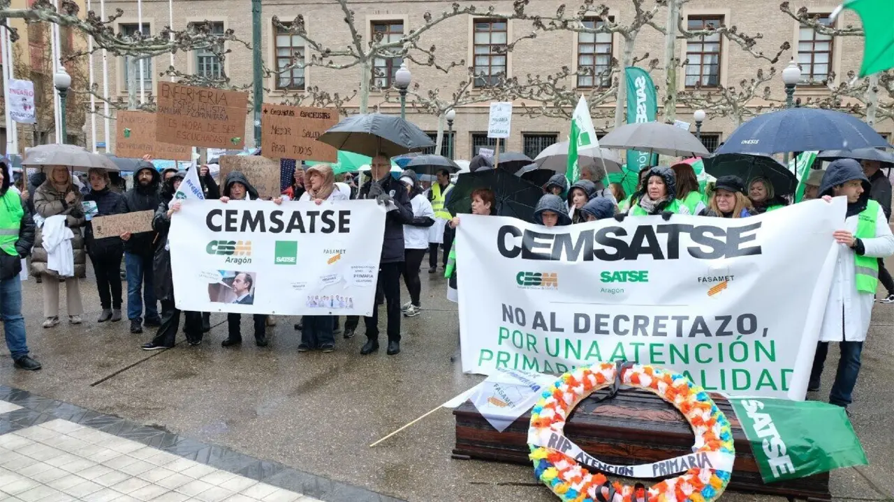 Manifestaci&oacute;n contra el decreto en Atenci&oacute;n Primaria 1. / CESMArag&oacute;n