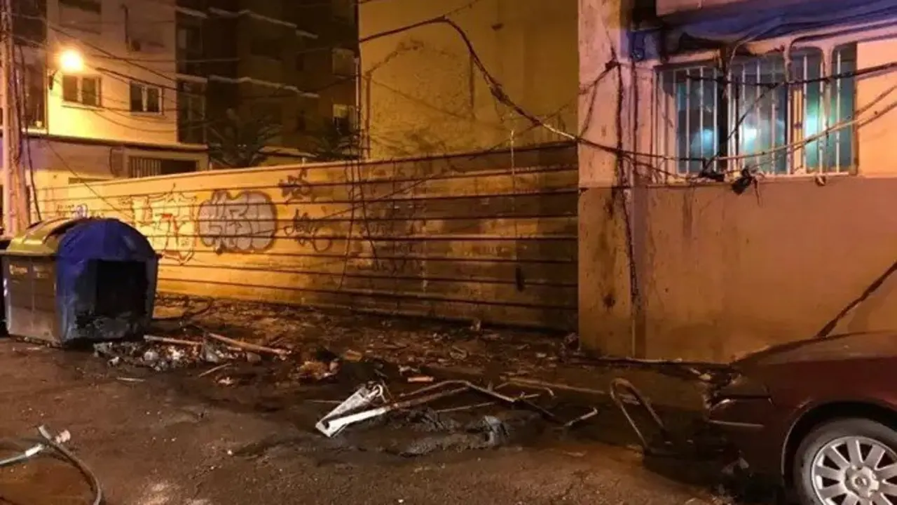 Imagen de archivo de contenedores quemados en Torrero. / AZ