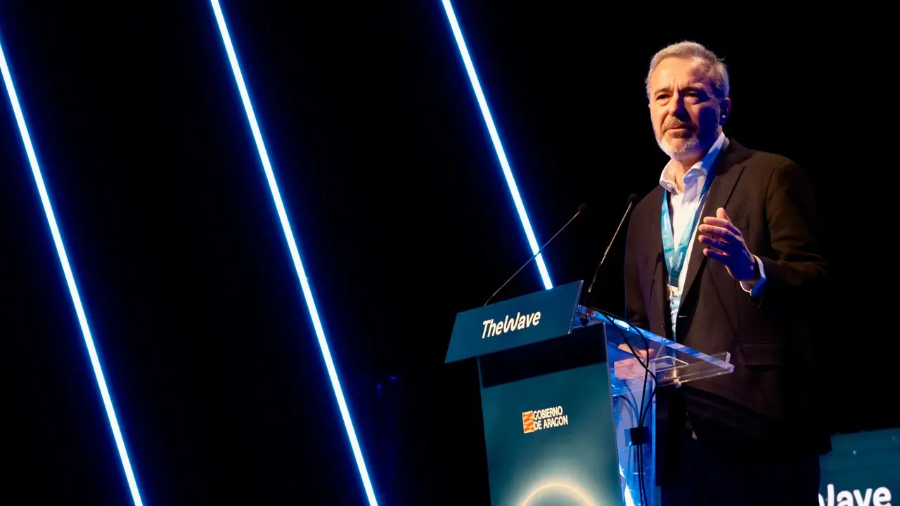El presidente del Gobierno de Arag&oacute;n, Jorge Azc&oacute;n, en la inauguraci&oacute;n de 'The Wave' 2025. /  FABIAN SIMON