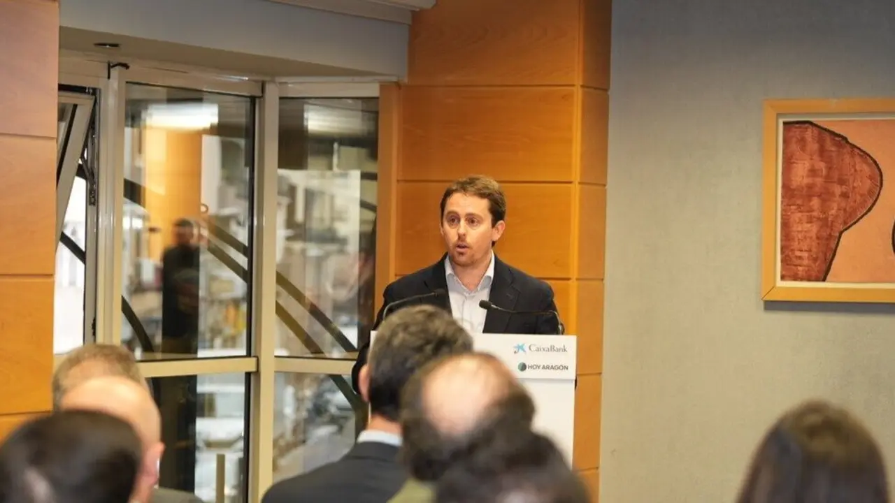 &Aacute;lvaro Sierra, director de HOY ARAG&Oacute;N, en la inauguraci&oacute;n de las jornadas profesionales de SIVA. / &Aacute;LVARO CALVO