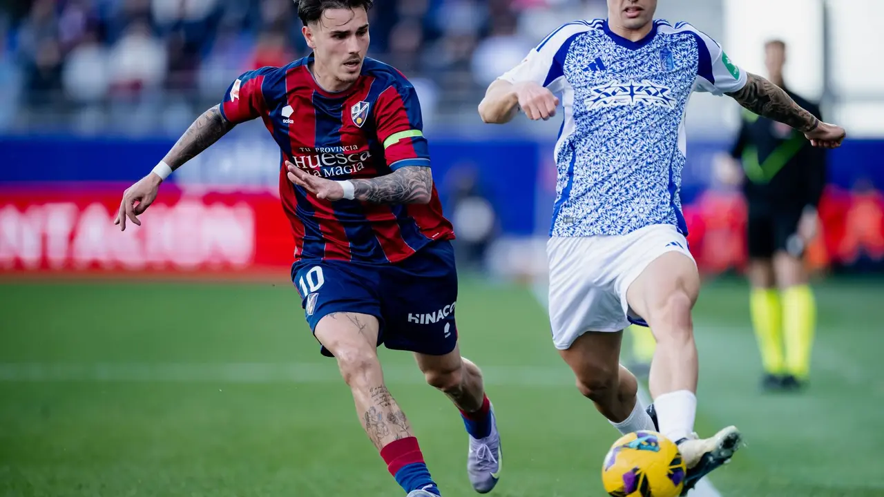 Hugo Vallejo frente al Granada / SD Huesca