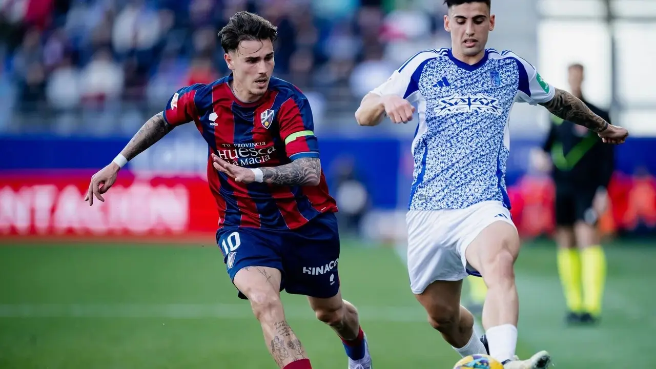 Hugo Vallejo frente al Granada / SD Huesca
