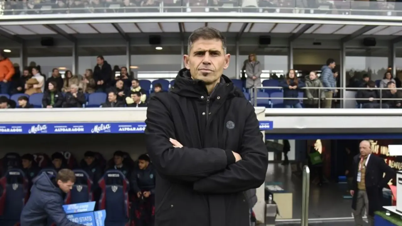 Antonio Hidalgo antes del Huesca-Levante / LaLiga