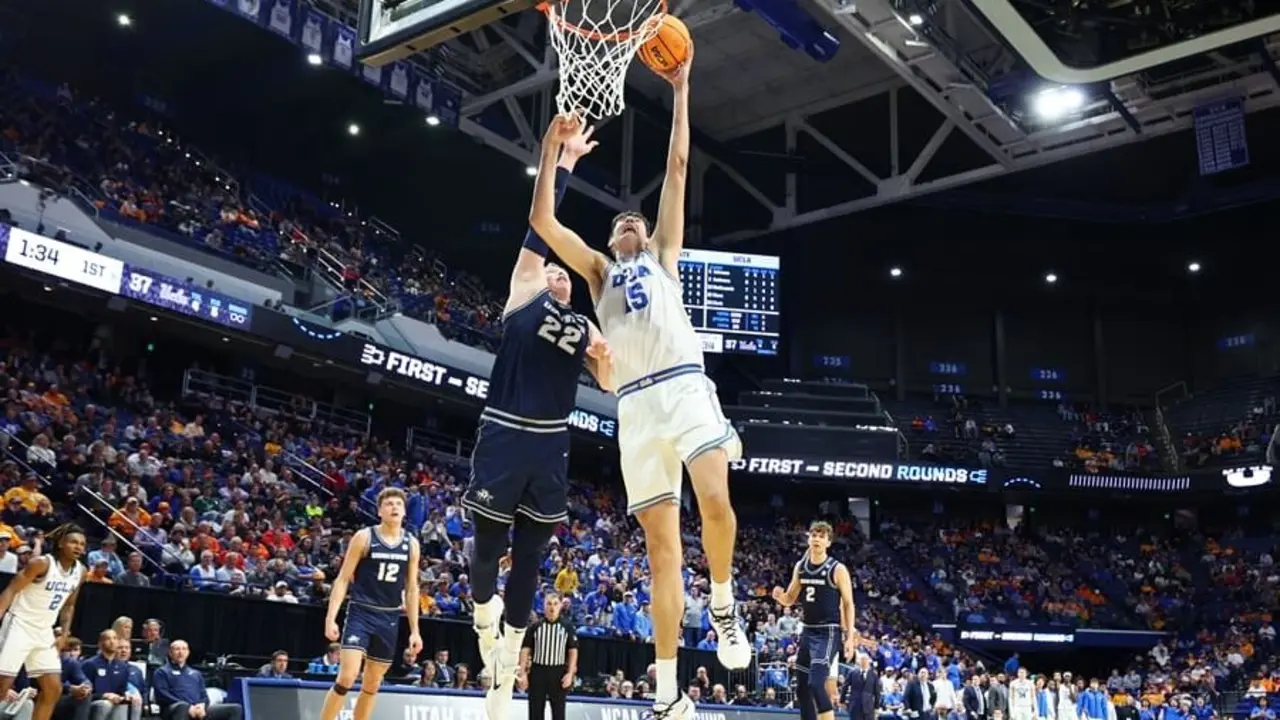 Aday Mara durante el partido ante Utah State Aggies / UCLA