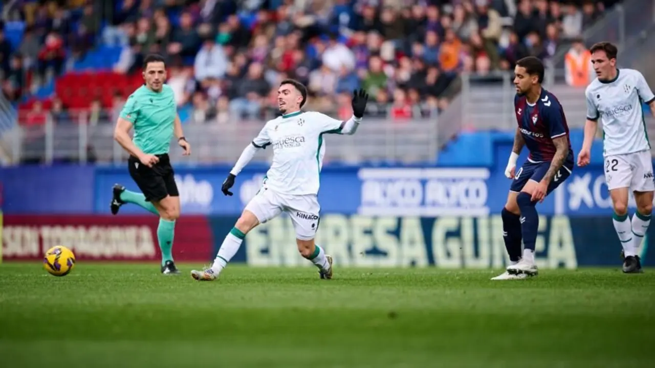 Joaqu&iacute;n Mu&ntilde;oz durante el SD Eibar-SD Huesca / LaLiga