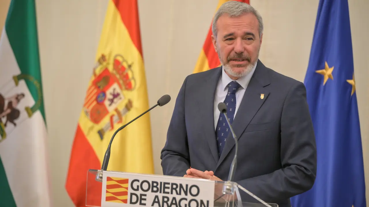 El presidente de Arag&oacute;n, Jorge Azc&oacute;n, en el Pignatelli