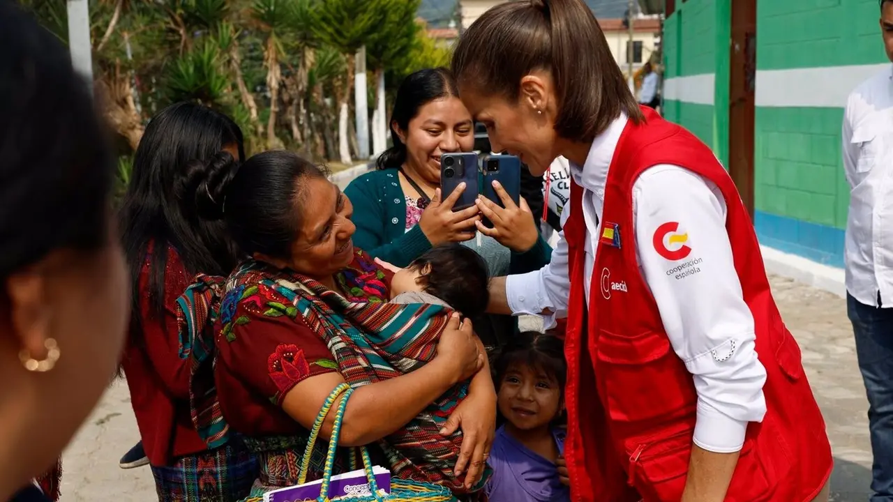 La Reina Letizia durante su viaje de cooperaci&oacute;n a Guatemala en 2024. /Casa Real.