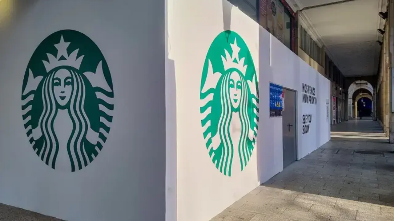 La novedad del nuevo Starbucks de Zaragoza que casi nadie se cree ./ Zaragozala