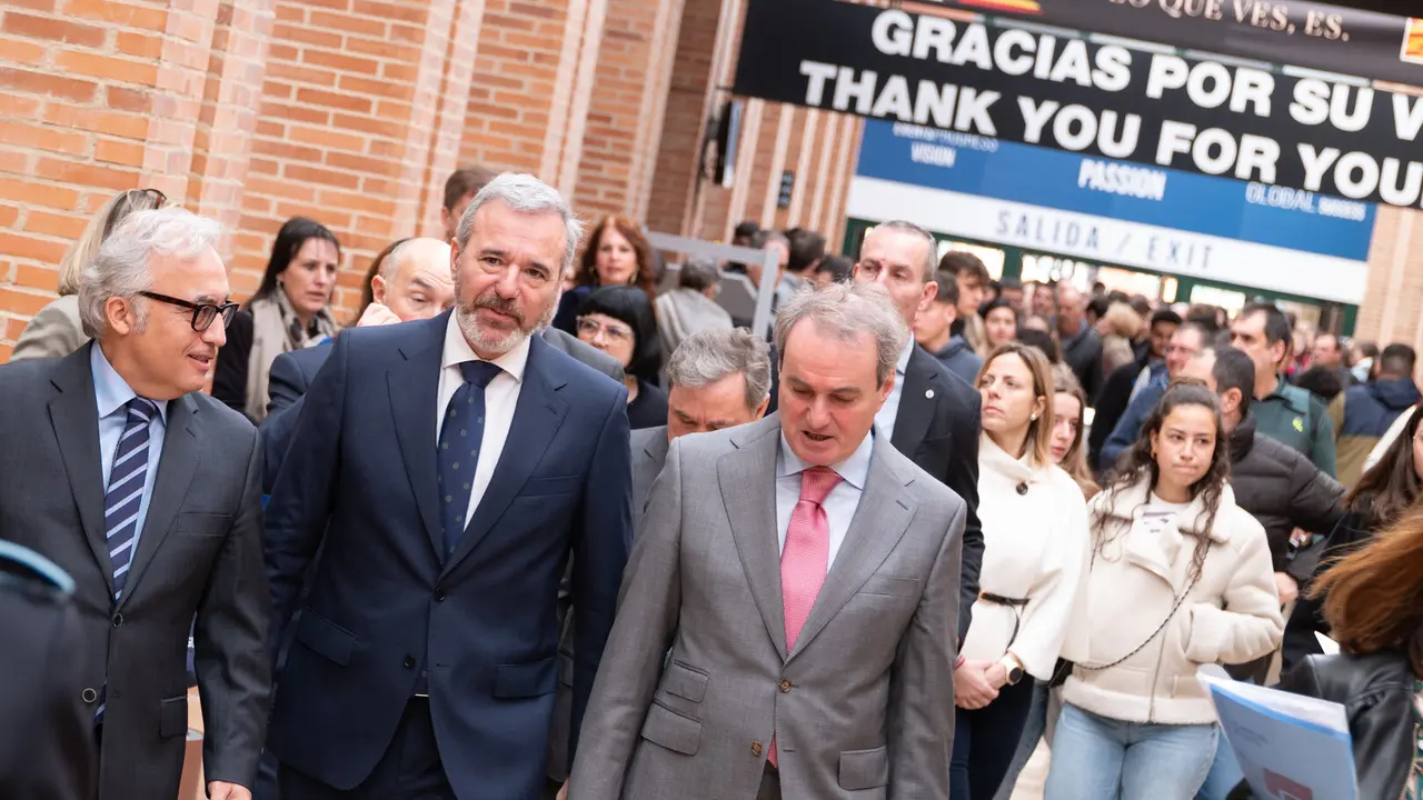 El presidente del Gobierno aragon&eacute;s, Jorge Azc&oacute;n, a su visita al FIGAN