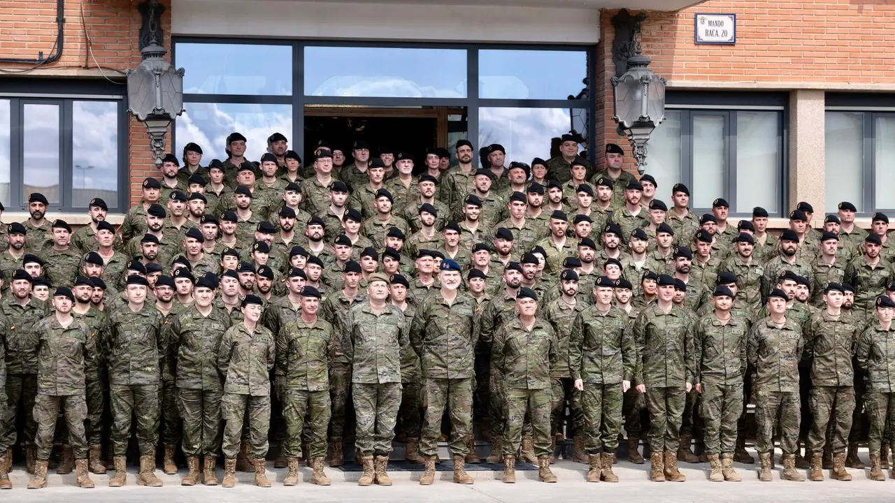 Felipe VI en su visita a la base de San Jorge