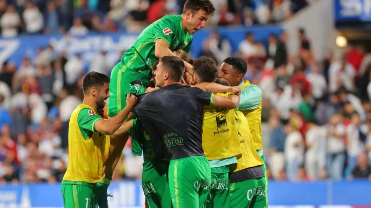 Celebraci&oacute;n del Racing de Santander en La Romareda / LaLiga