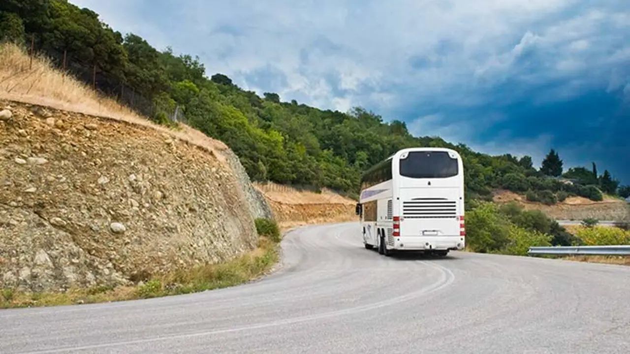 El autob&uacute;s de un pueblo de Arag&oacute;n .
