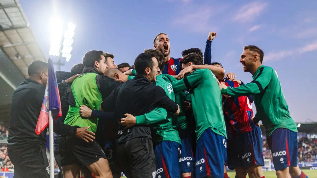 Celebraci&oacute;n de la SD Huesca ante el Sporting de Gij&oacute;n / SD Huesca