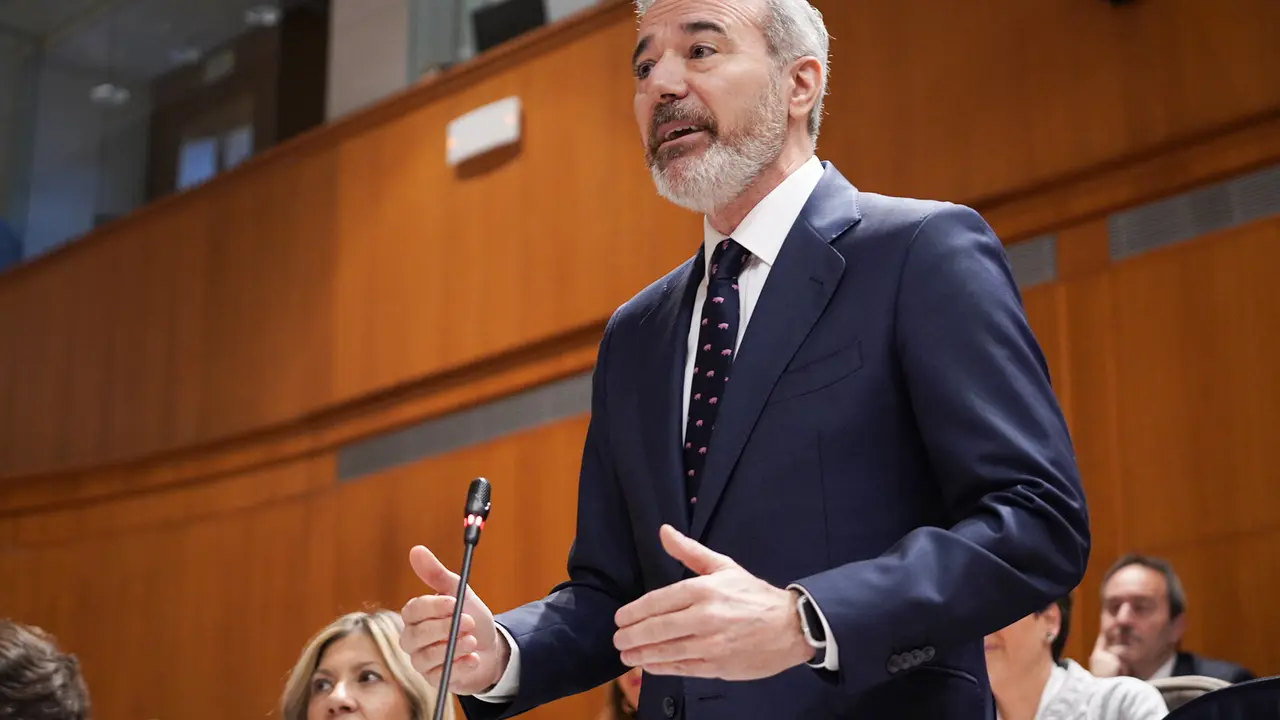 El presidente de Arag&oacute;n, Jorge Azc&oacute;n, en el pleno del 28 de marzo