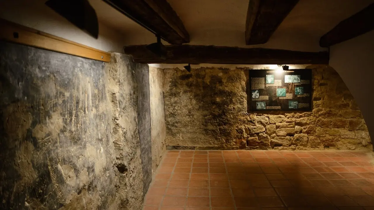 El curioso pueblo de Teruel con dos c&aacute;rceles y mensajes llenos de misterio ./ Comarca del Matarra&ntilde;a