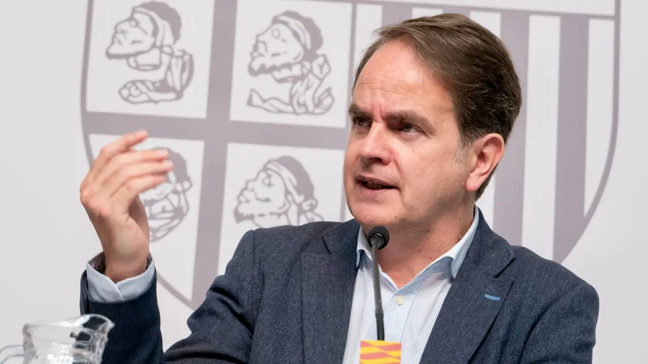 El consejero de Hacienda de Aragón, Roberto Bermúdez de Castro, en el Pignatelli / Fabián Simón