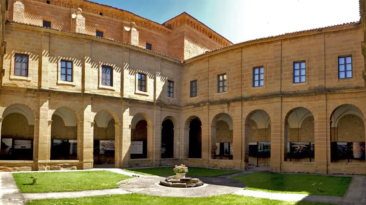 Claustro del convento de San Francisco. / Turismo Santo Domingo de la Calzada