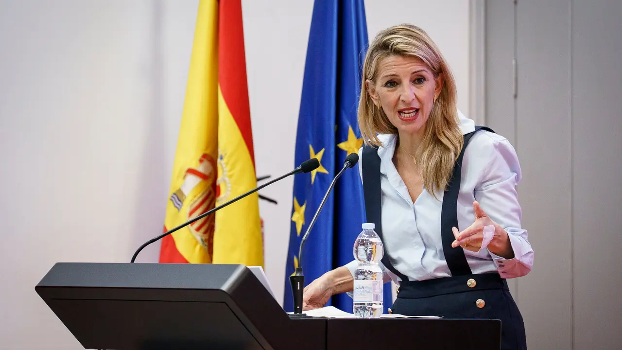 La vicepresidenta del Gobierno, Yolanda D&iacute;az, en un acto en la Fundaci&oacute;n ONCE