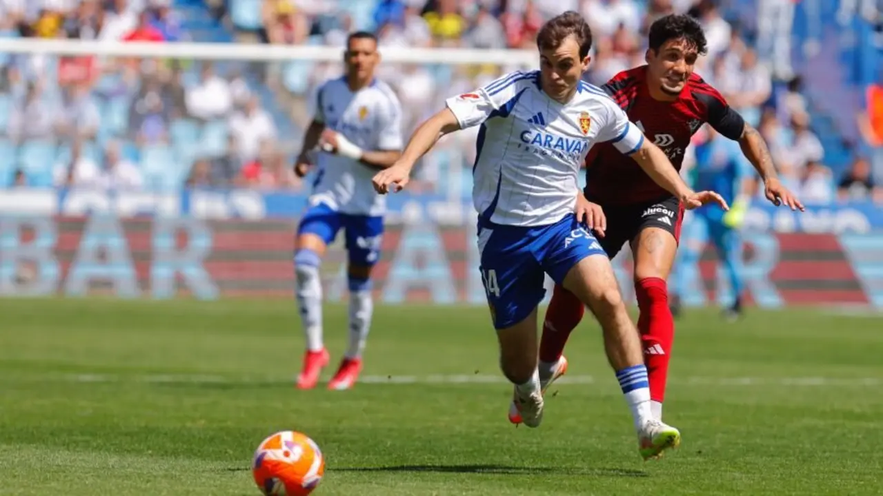Francho Serrano durante el Real Zaragoza - Mirand&eacute;s / LaLiga