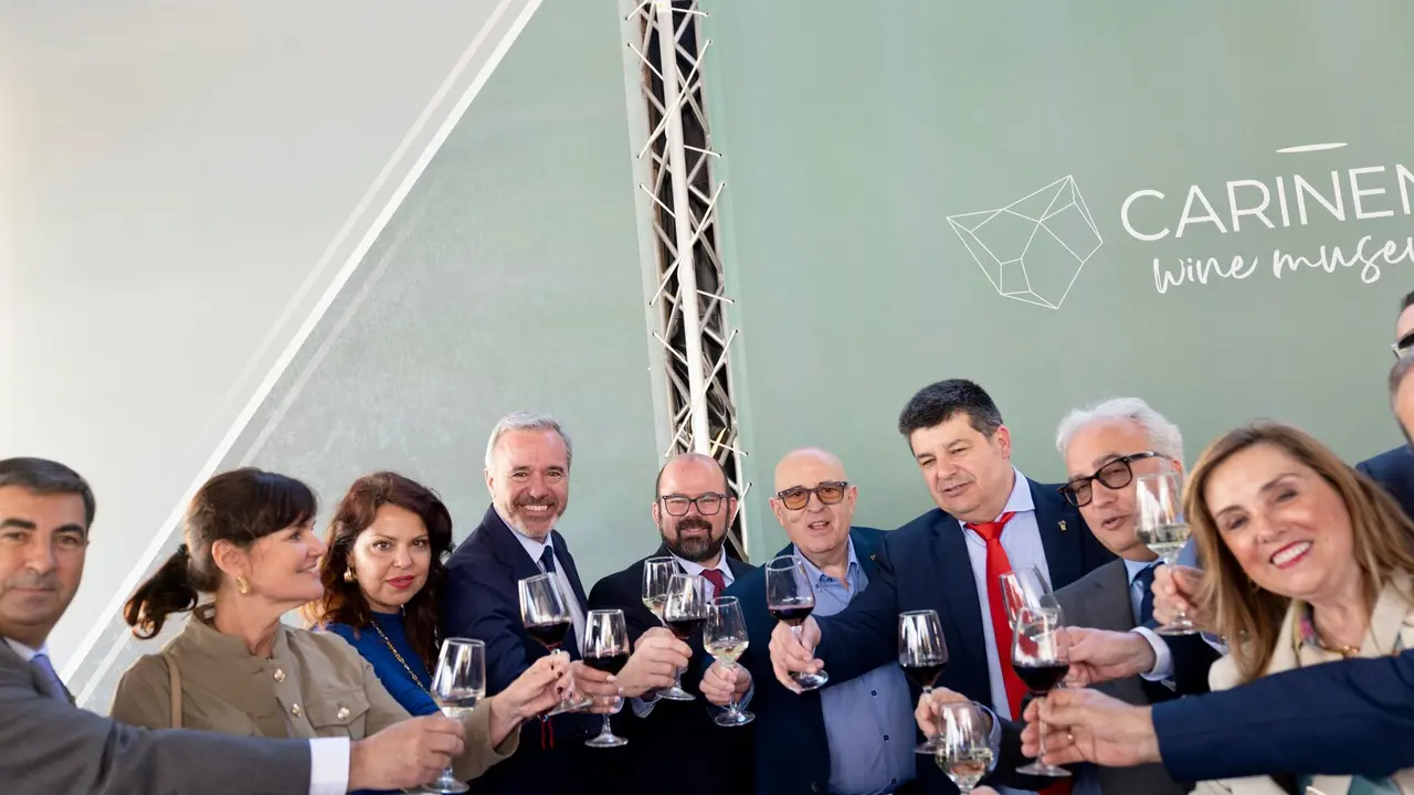 El presidente de Arag&oacute;n, Jorge Azc&oacute;n, apoya al sector vitivinicola en Cari&ntilde;ena