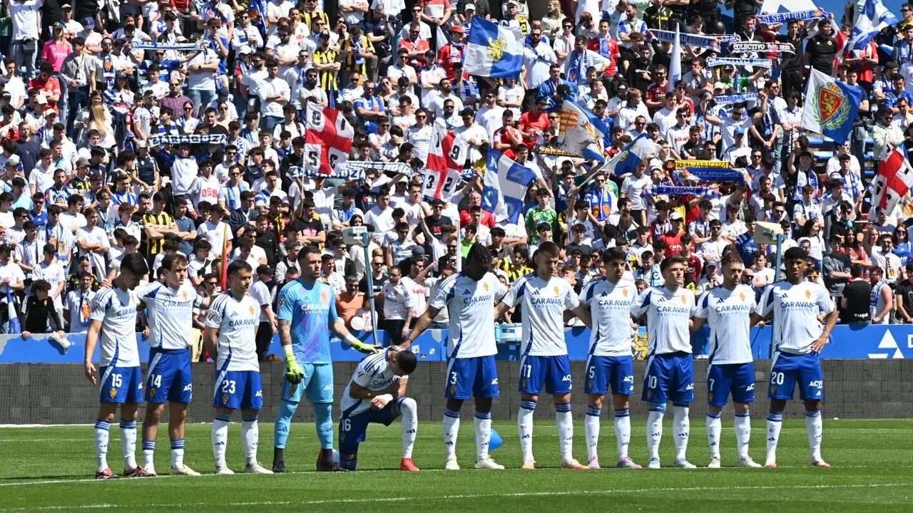 Jugadores y afici&oacute;n del Real Zaragoza en el partido ante el Mirand&eacute;s / Real Zaragoza