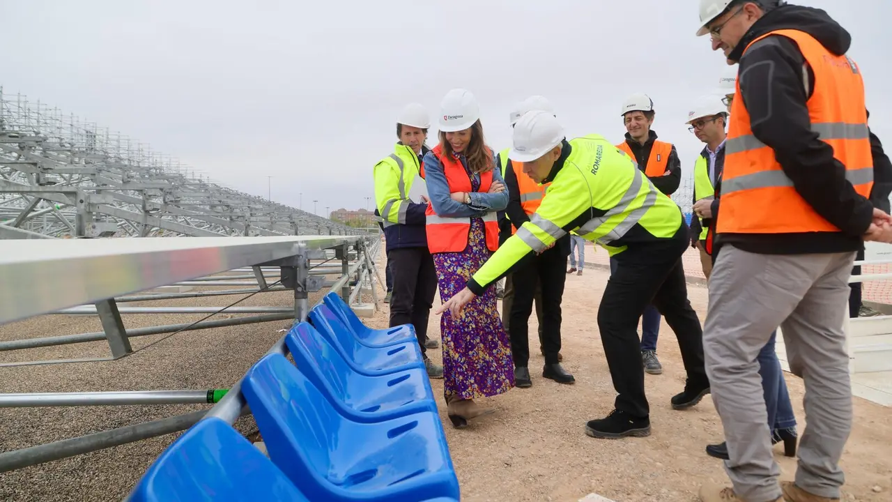 Visita a las obras del estadio modular.