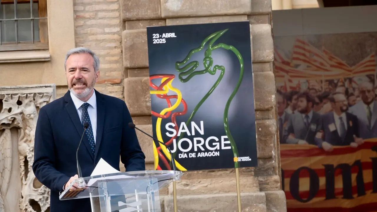 El presidente de Arag&oacute;n, Jorge Azc&oacute;n, en el Pignatelli para anunciar las celebraciones del 23 de abirl