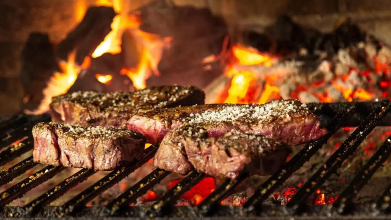 Planazo para los amantes de la carne a la brasa: los 5 mejores asadores de Zaragoza