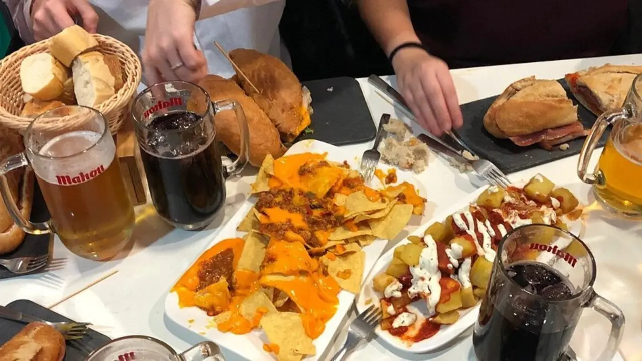 El bar de Zaragoza donde el bocadillo es un 'arte': arrasa entre los universitarios