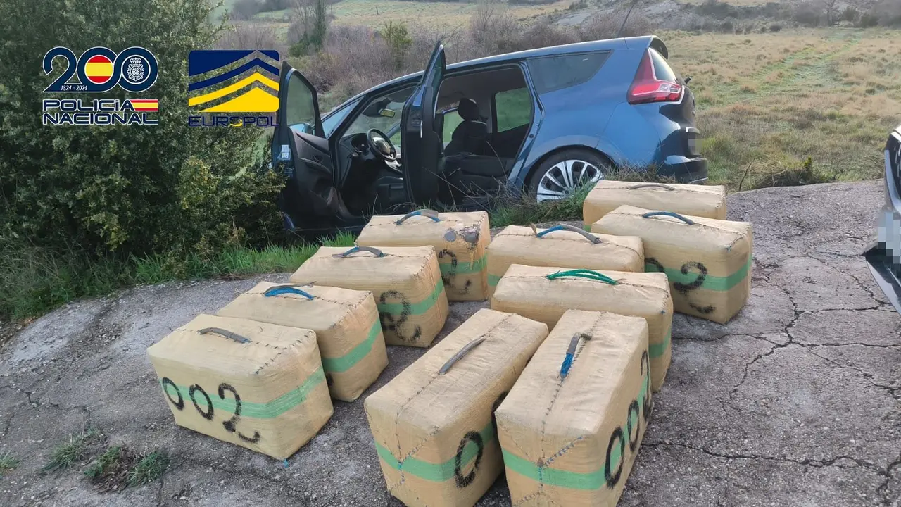 La Polic&iacute;a Nacional intercepta 400 kilos de hach&iacute;s enviados a Francia por el m&eacute;todo go fast. /P.N.