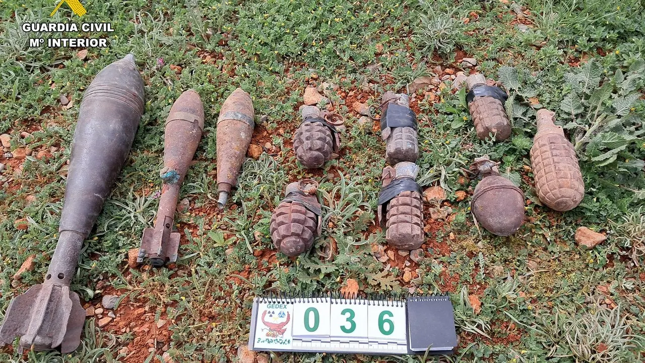 La Guardia Civil de Teruel retira 10 artefactos explosivos en Sarri&oacute;n. - GUARDIA CIVIL