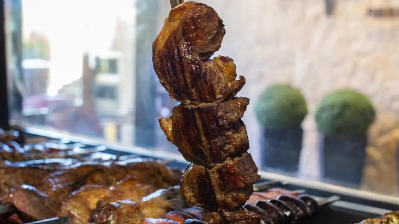 El buffet libre de Zaragoza para amantes de la carne: 'ponerse las botas' por casi 16&euro;