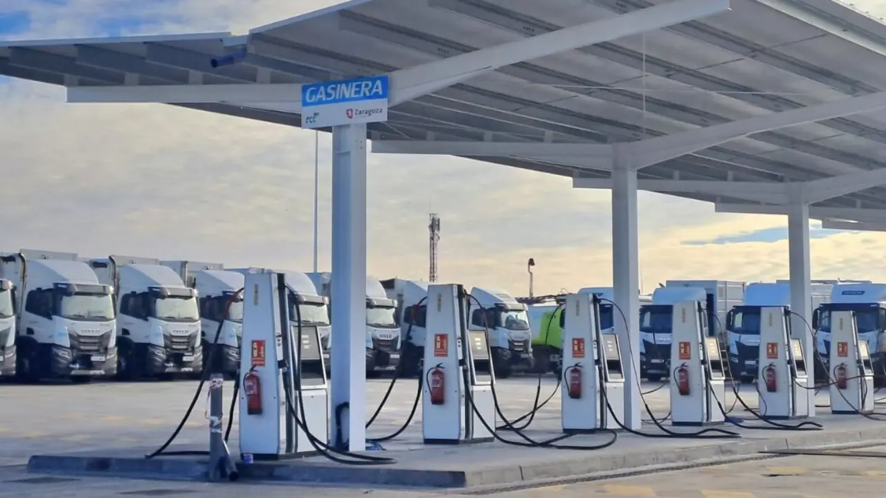 Gasinera de FCC Medio Ambiente en Zaragoza. / FCC MEDIO AMBIENTE