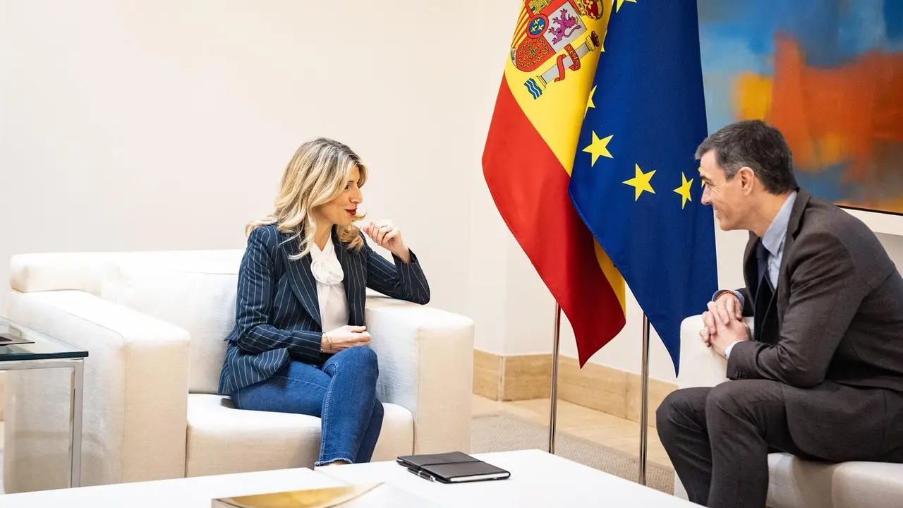 Archivo - El presidente del Gobierno, Pedro S&aacute;nchez y la vicepresidenta segunda y ministra de Trabajo, Yolanda D&iacute;az, durante una reuni&oacute;n en el Complejo de La Moncloa, a 11 de marzo de 2025, en Madrid (Espa&ntilde;a). - Moncloa - Archivo