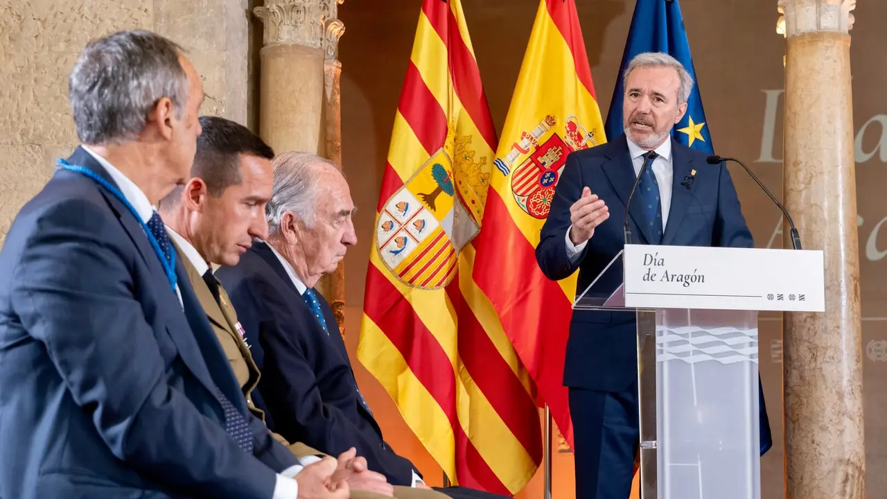 El presidente de Arag&oacute;n, Jorge Azc&oacute;n, en la Aljafer&iacute;a