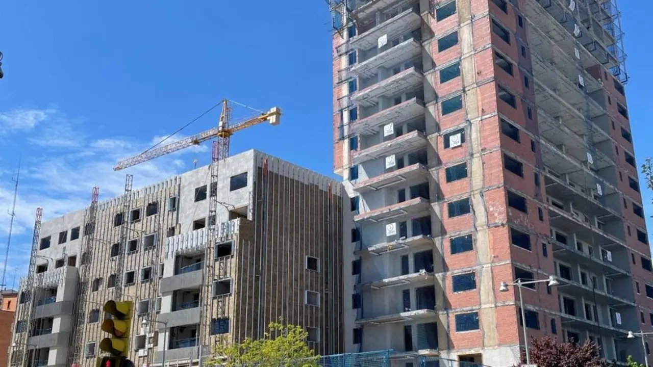 En el barrio del AVE se sigue construyendo y se est&aacute; revalorizando / HA