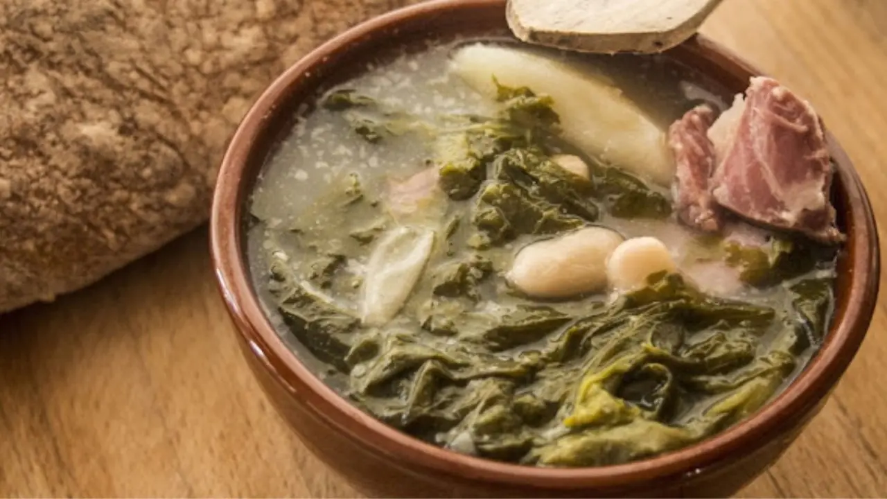 Receta de caldo gall&eacute;go