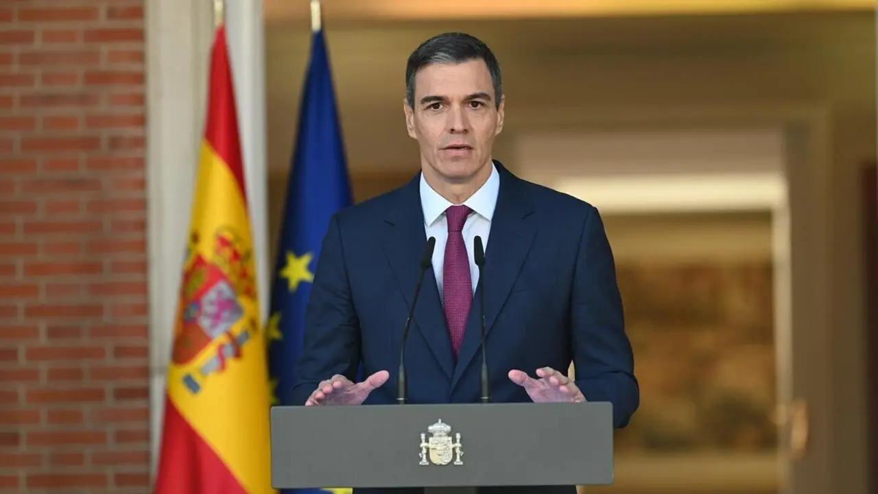 Archivo - El presidente del Gobierno, Pedro S&aacute;nchez, en el Complejo de la Moncloa, a 29 de abril de 2024, anunciando que sigue al frente del Gobierno tras su periodo de reflexi&oacute;n. - Moncloa -