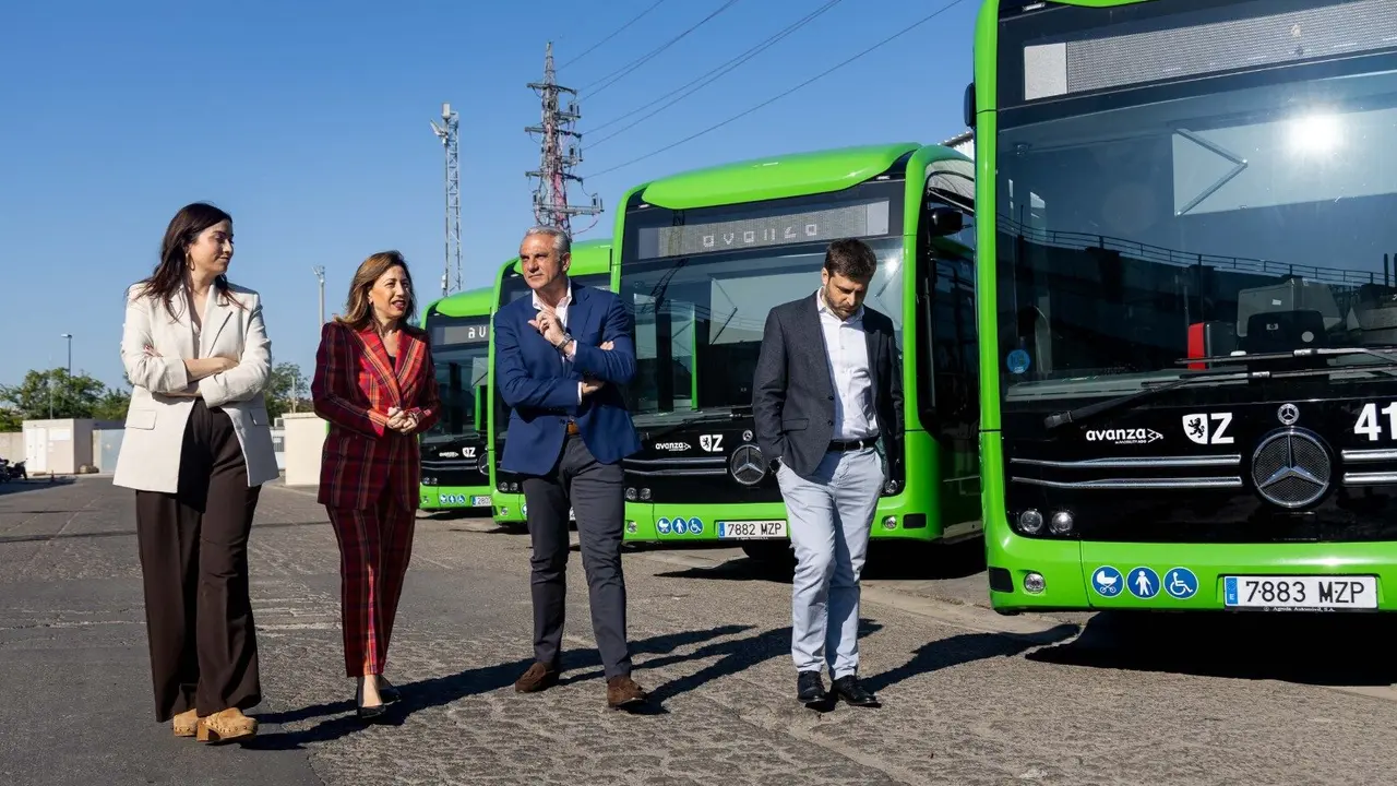 La alcaldesa de Zaragoza anuncia las bonificaciones al precio de las validaciones en el transporte p&uacute;blico. AZ