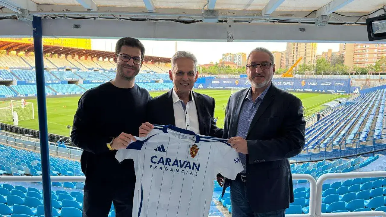 El seleccionador de Honduras en su visita al Real Zaragoza / FEDERACI&Oacute;N HONDURE&Ntilde;A