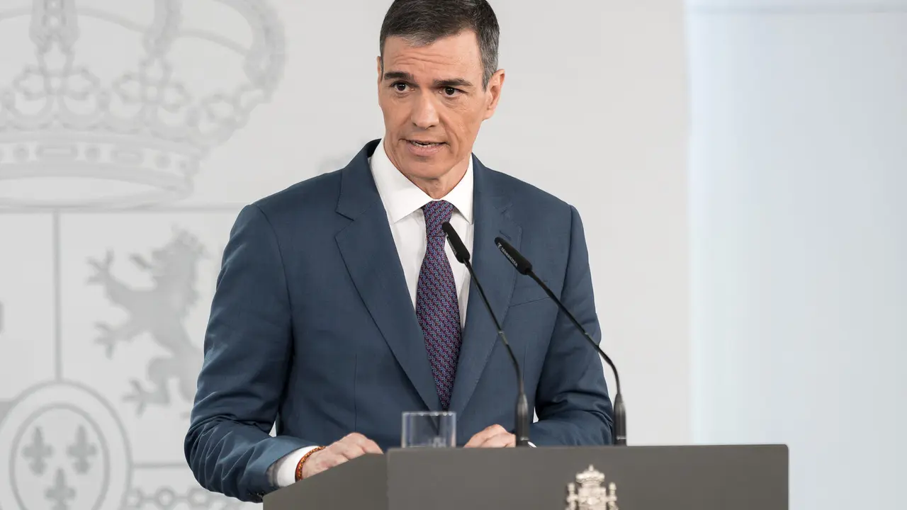 El presidente del Gobierno, Pedro S&aacute;nchez, comparece en la Moncloa por el apag&oacute;n
