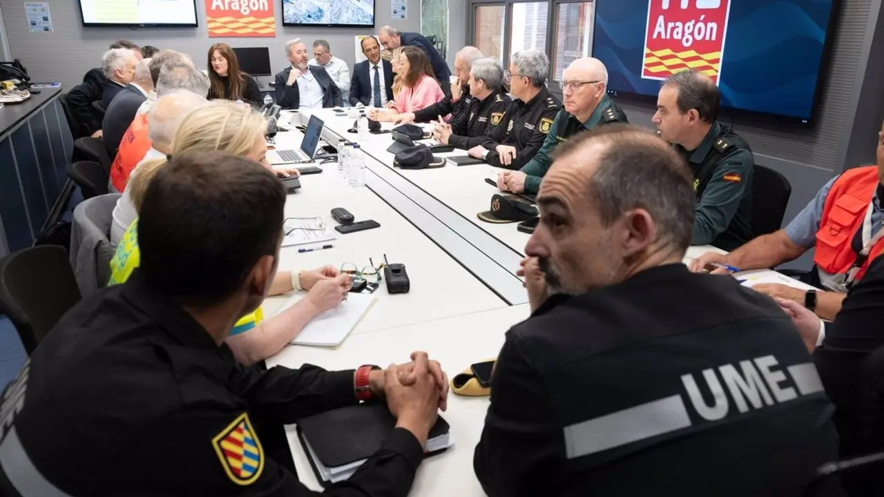 El presidente del Gobierno de Arag&oacute;n, Jorge Azc&oacute;n, preside el Cecopi para valorar la situaci&oacute;n de las riadas ocurriadas el pasado junio en la COmarca de Belchite . - FABI&Aacute;N SIM&Oacute;N