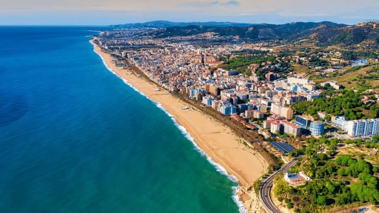 Playa de La Pineda desde el cielo
