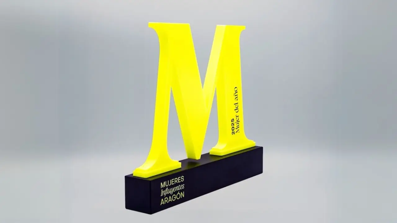Estatuilla de los Premios Mujeres Influyentes de Arag&oacute;n 2026.