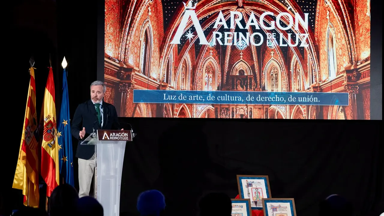 El presidente de la DGA, Jorge Azc&oacute;n, presenta El Reino de la Luz